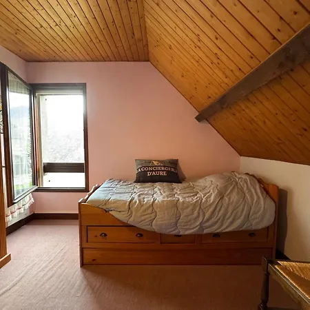 Maison Familiale Avec Cheminee - *