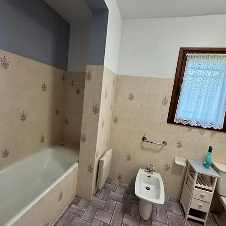 Maison Familiale Avec Cheminee - *