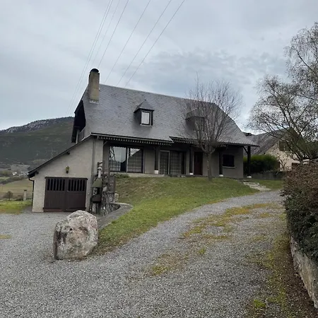 Maison Familiale Avec Cheminee -