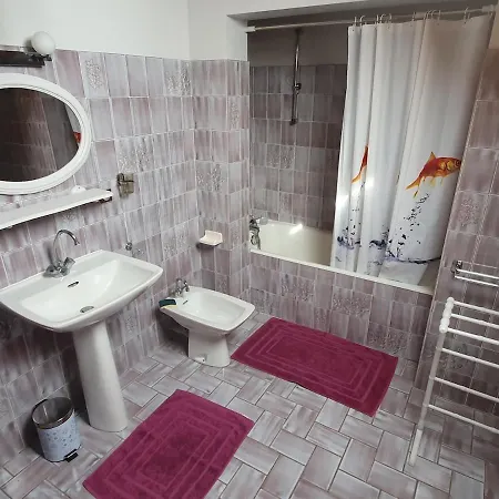 Maison Familiale Avec Cheminee - *